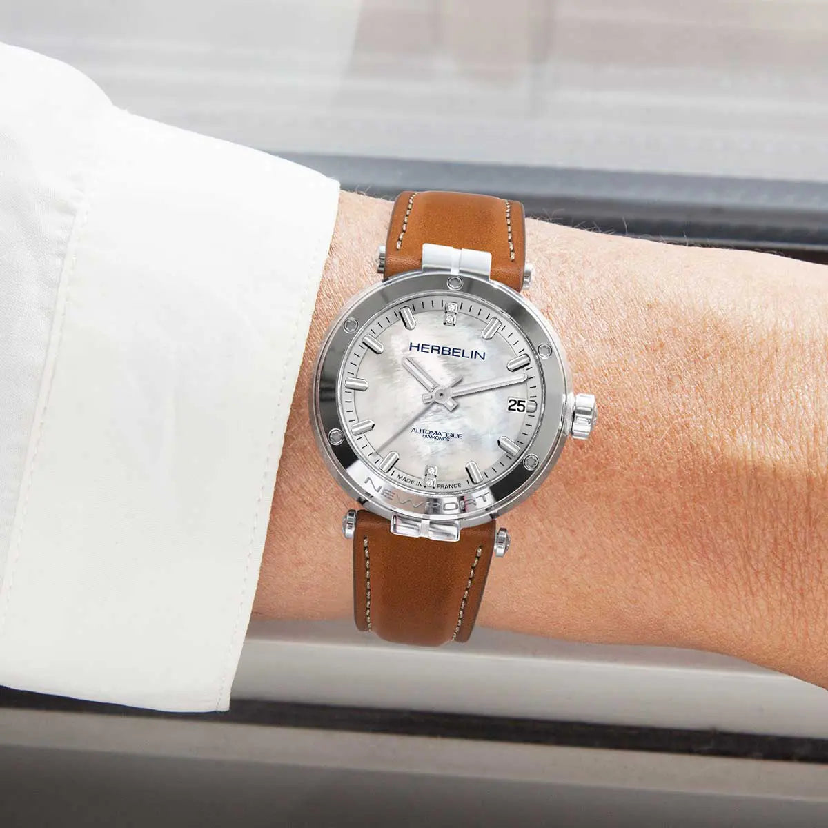 NEWPORT – AUTOMATIQUE – NACRE & DIAMANTS
