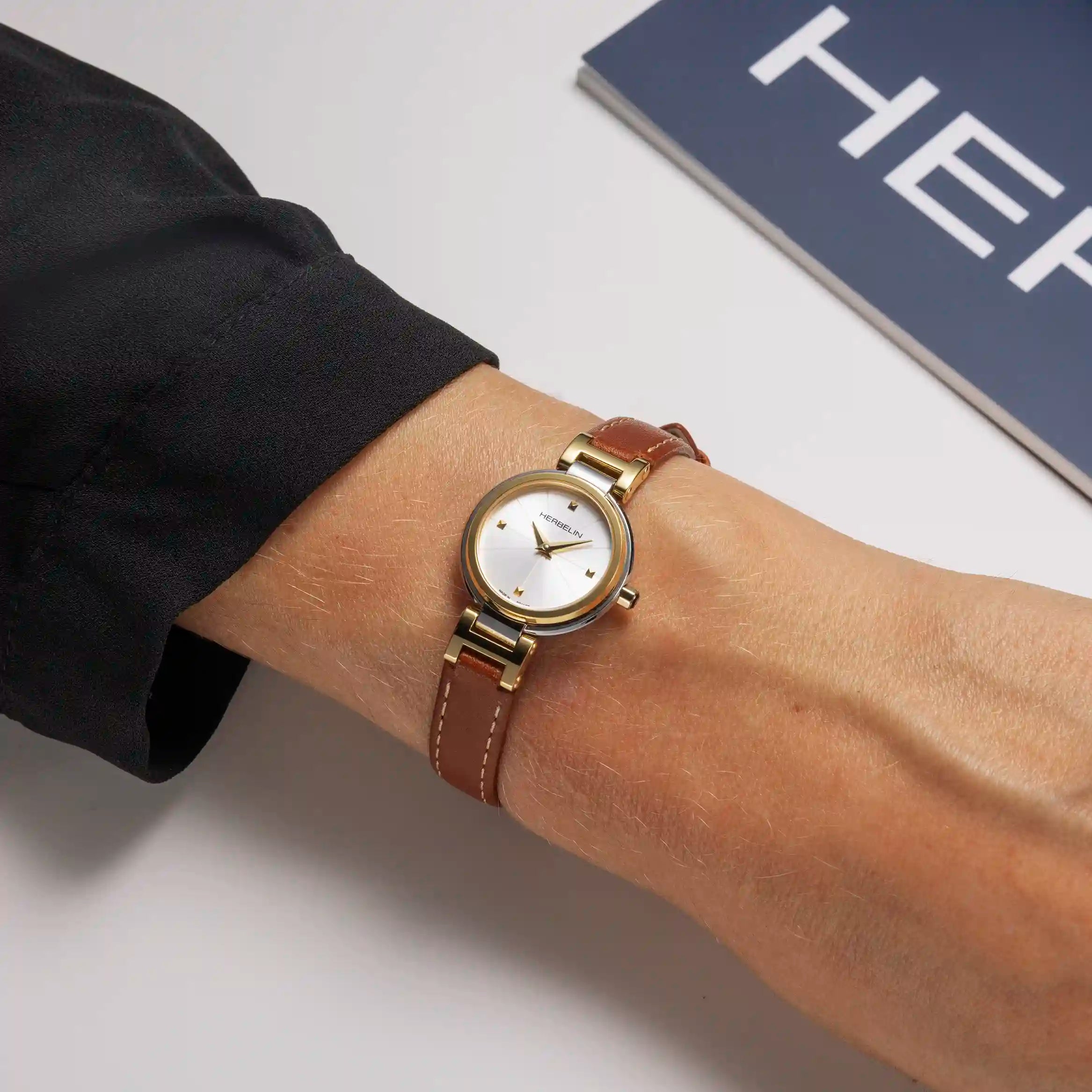 LADY H – QUARTZ – ACIER & PVD OR CUIR CAMEL