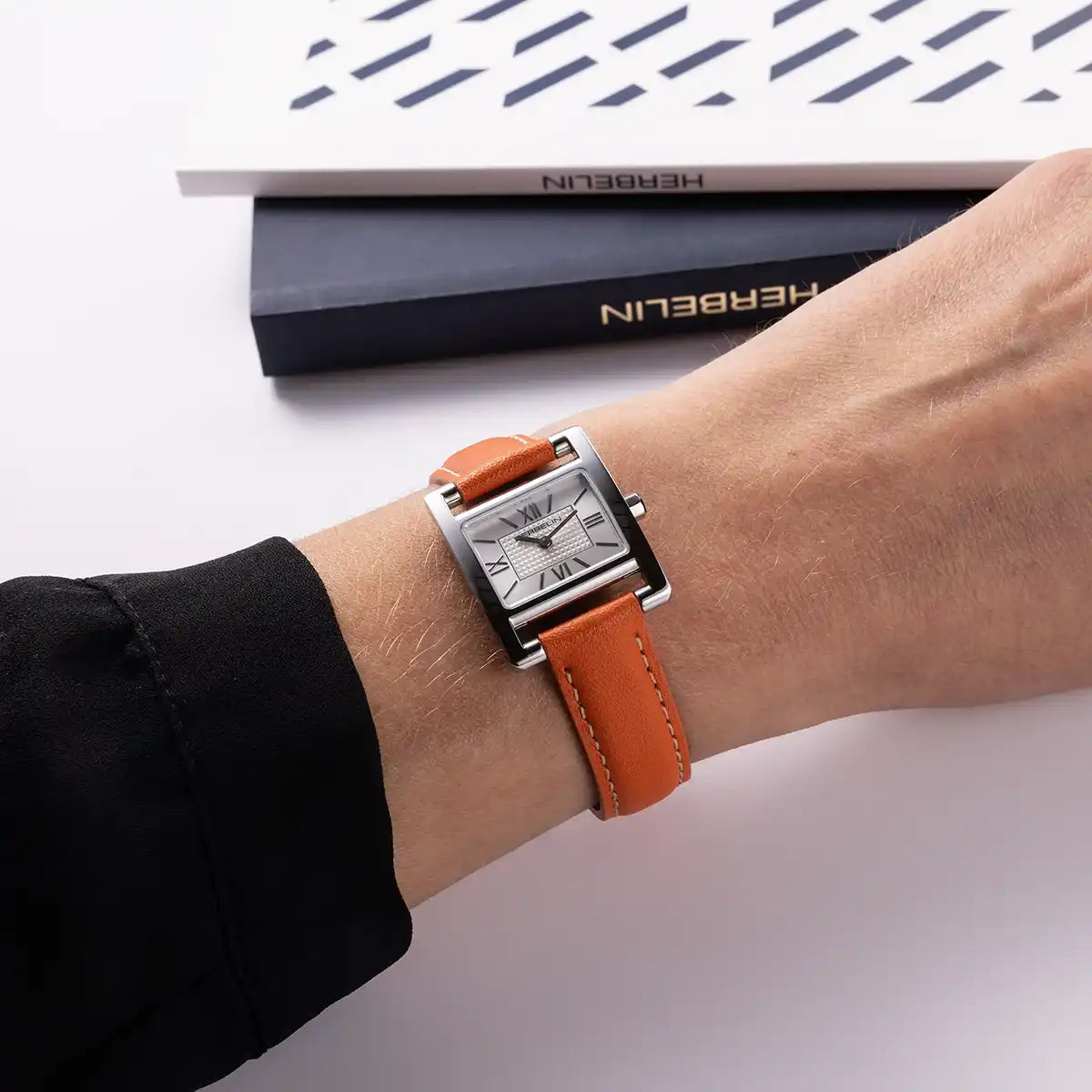 Ve AVENUE – QUARTZ – CUIR ORANGE & INDEX